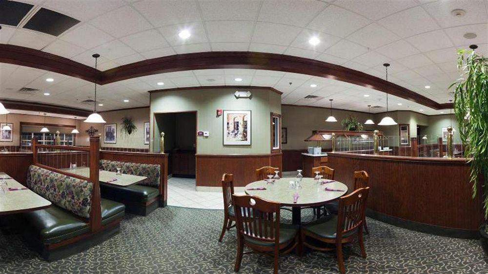Holiday Inn Conference Center Marshfield, An Ihg Hotel Εξωτερικό φωτογραφία