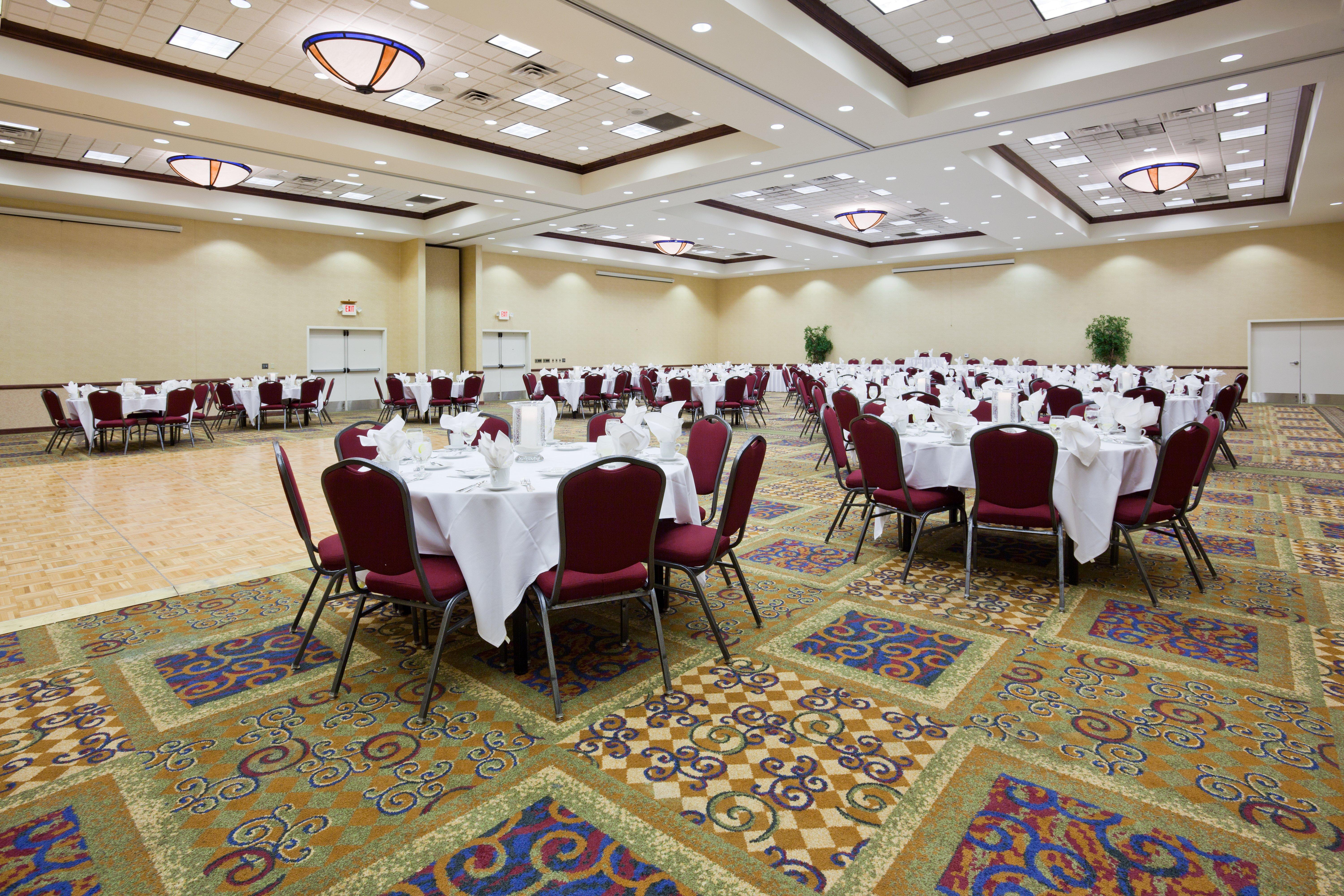 Holiday Inn Conference Center Marshfield, An Ihg Hotel Εξωτερικό φωτογραφία