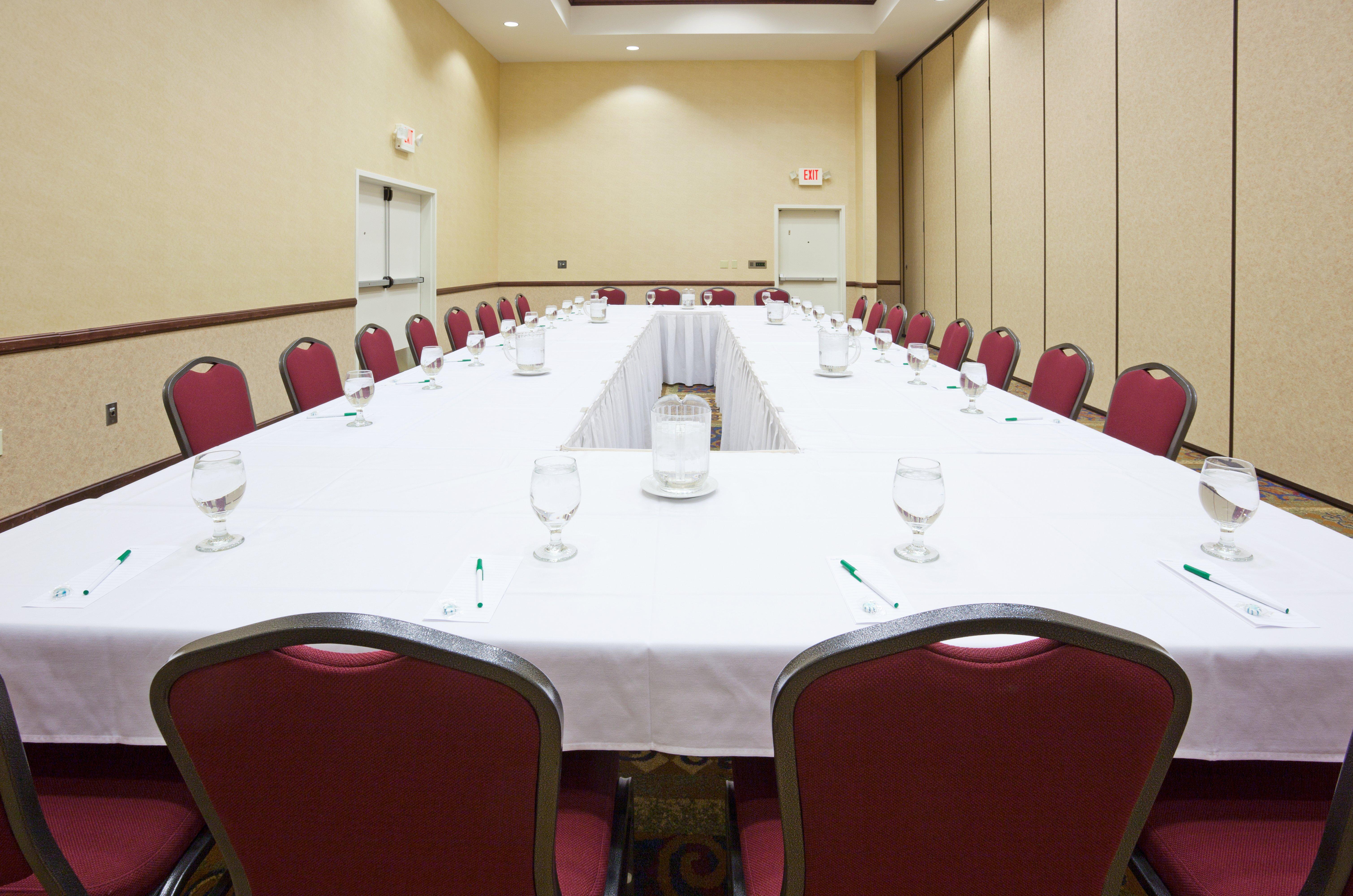 Holiday Inn Conference Center Marshfield, An Ihg Hotel Εξωτερικό φωτογραφία
