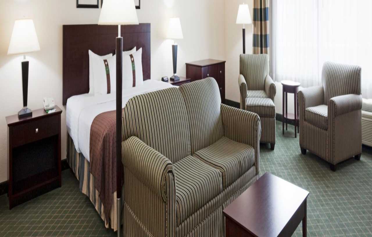 Holiday Inn Conference Center Marshfield, An Ihg Hotel Εξωτερικό φωτογραφία
